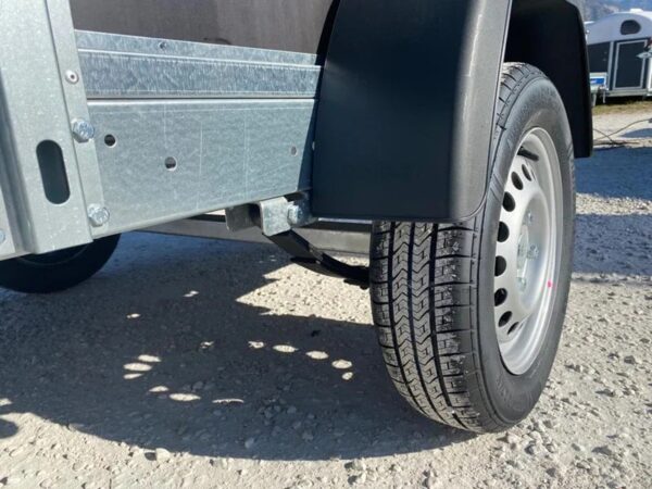 Remolque Martz Holz 230 x 126 cm 500/750 KG PTAC + portaescaleras y ballestas