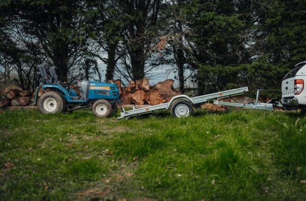 Plataforma basculante: 3,00 m x 1,70 m / 750 kg LIDER